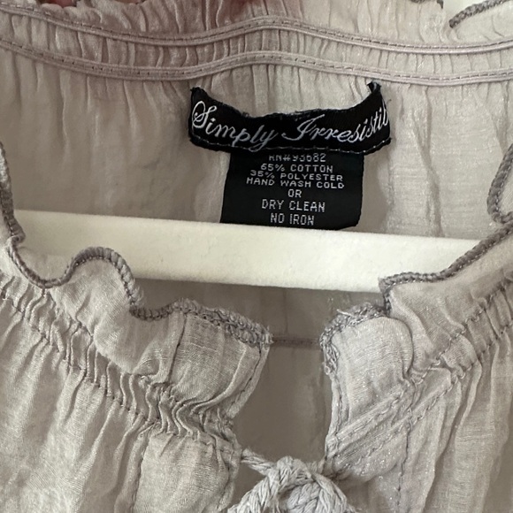 SIMPLY IRRESISTIBLE | Light Gray Blouse with Lace - Picture 3 of 14